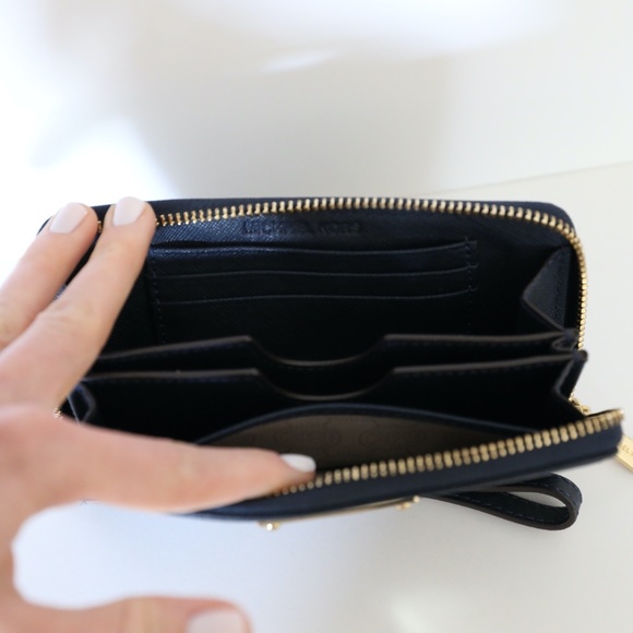 Michael Kors Wristlet/Wallet - Picture 6 of 6